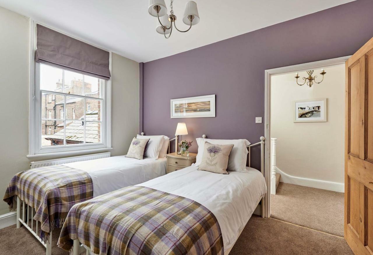 Вилла Harbour House Уитби Экстерьер фото